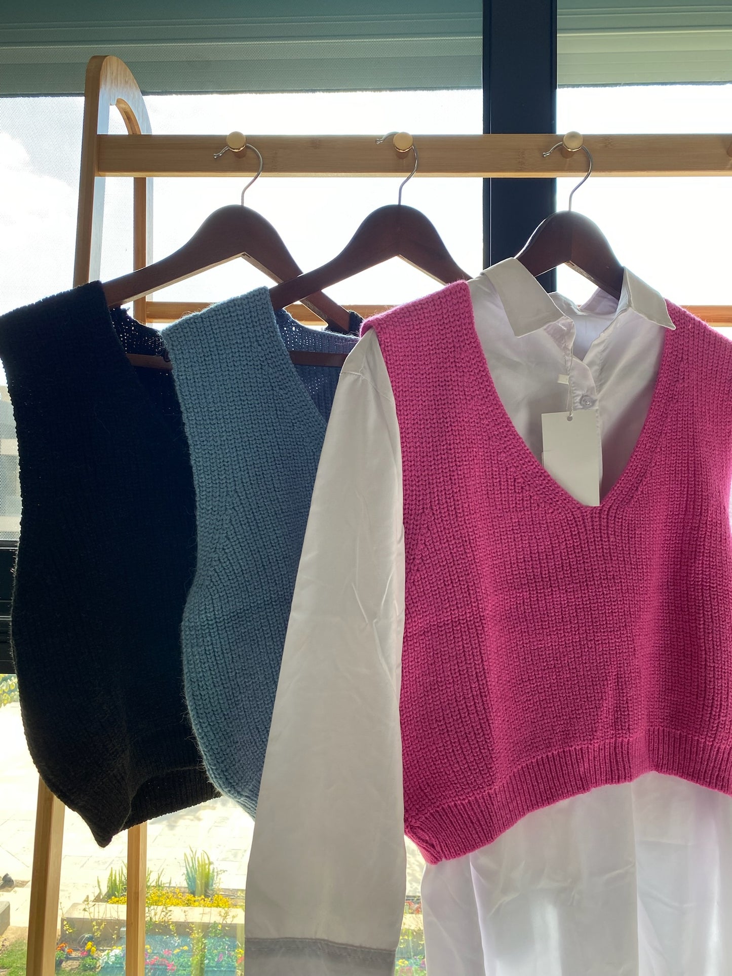 Plain V Vest